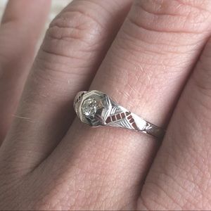 18k White Gold Filigree Diamond Ring Art Deco